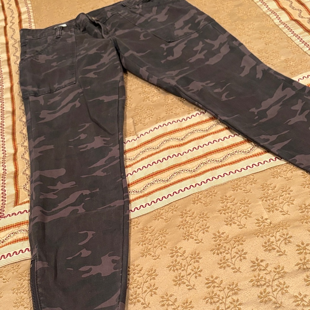 Kut from the Kloth Camouflage Pants, Cotton Blend, Zippers, Ankle Skinny, 4